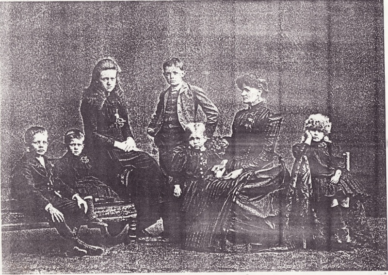 File:Family of William Wolfe Boby Everett c1890.jpeg